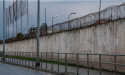 قُبلة "غير بريئة" تكلف صاحبتها 10 سنوات في السجن